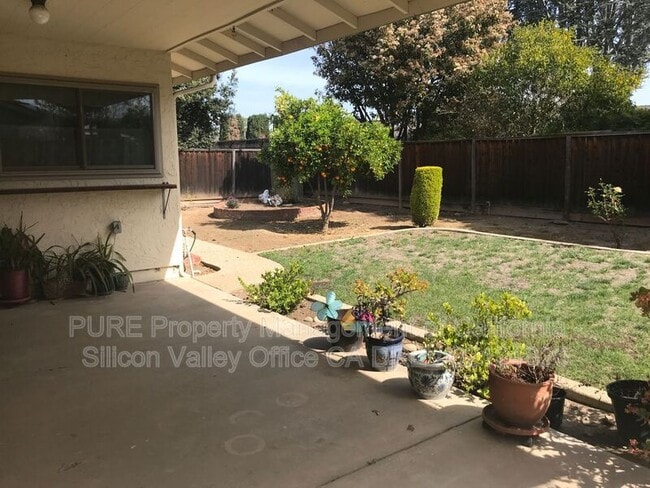 Building Photo - 4858 Tampico Way