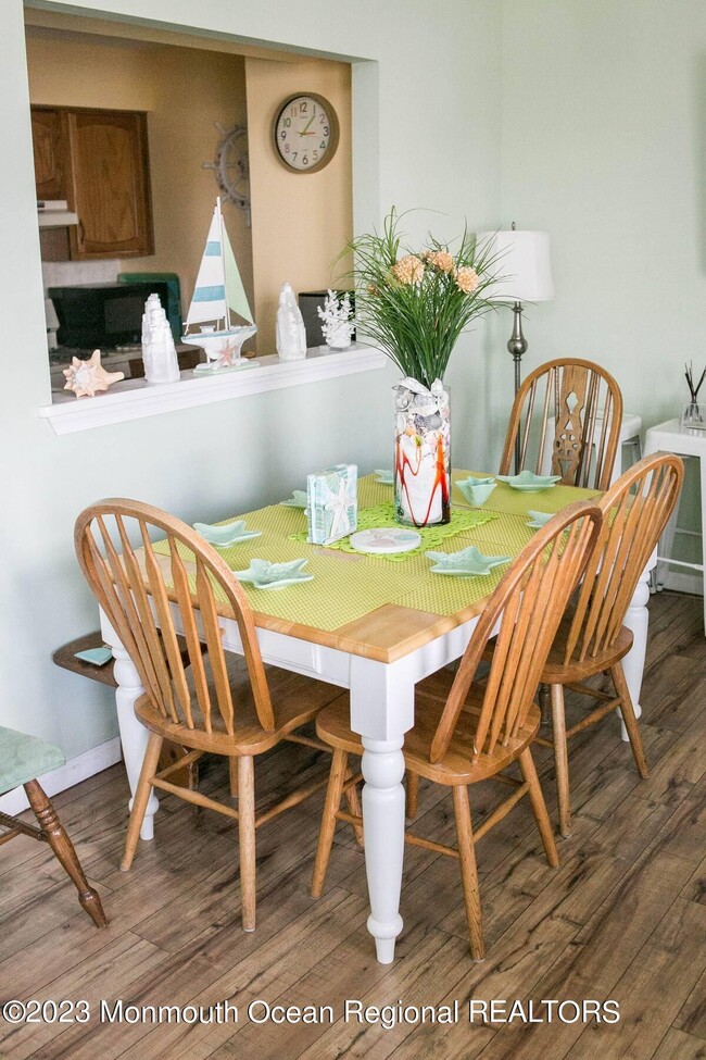 Building Photo - 10 SE Central Ave