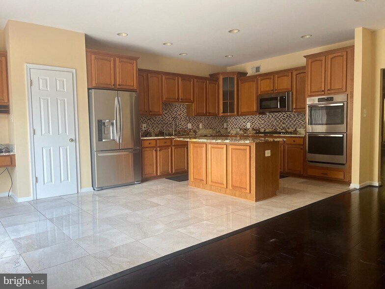 Building Photo - 44259 Huron Ter