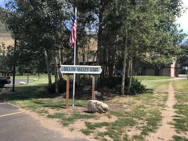 Building Photo - Dillon Valley East Condo! Great Natural Light!