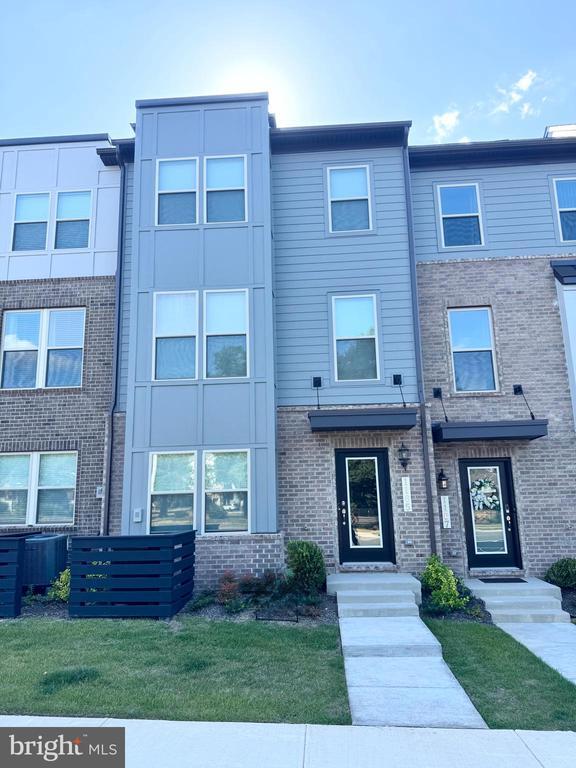 Building Photo - 1165 Herndon Pkwy