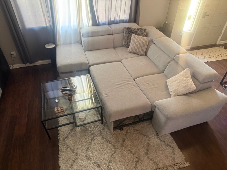 view of living area - 2936 E Clarendon Ave