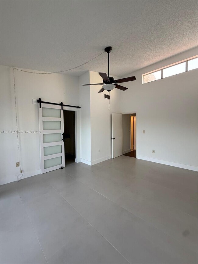 Building Photo - 14293 Kendale Lakes Cir