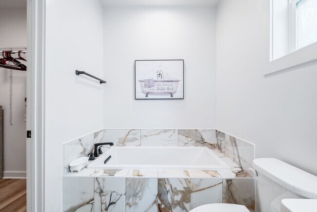 Building Photo - 238 Oleander Dr