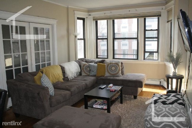 Building Photo - 5 br, 2 bath Condo - 215 Saint Paul St Apt 1C