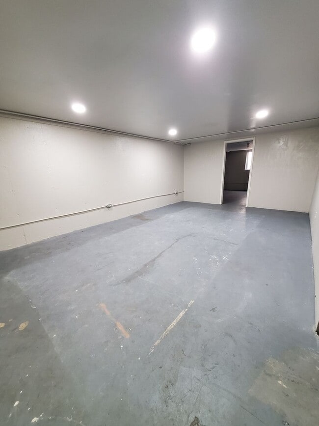 Building Photo - Spacious Four Bedroom Two Bath Home in Ben...