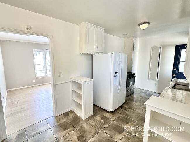 Building Photo - Newly Updated 1Bedroom 1Bathroom In Hollywood