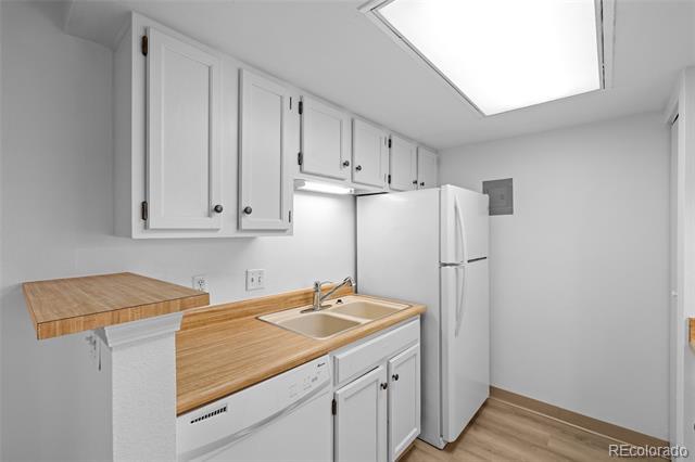 Building Photo - 4400 S Quebec St