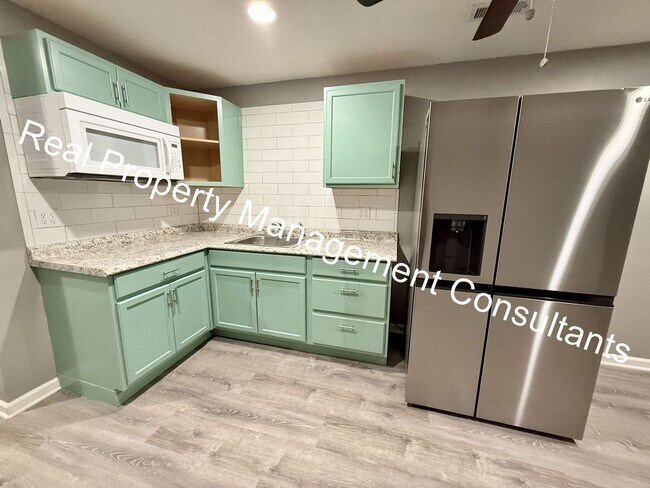 Building Photo - 4 Bedroom with Flexible Living & Modern Charm