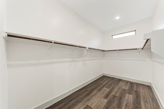 Building Photo - 2089 Abela Dr