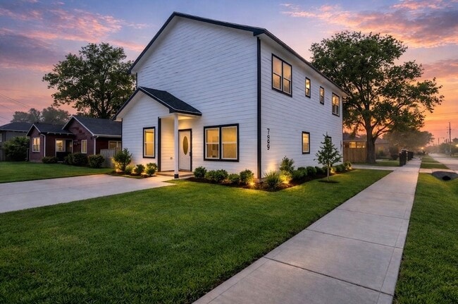 Building Photo - 7989 Sunbury St