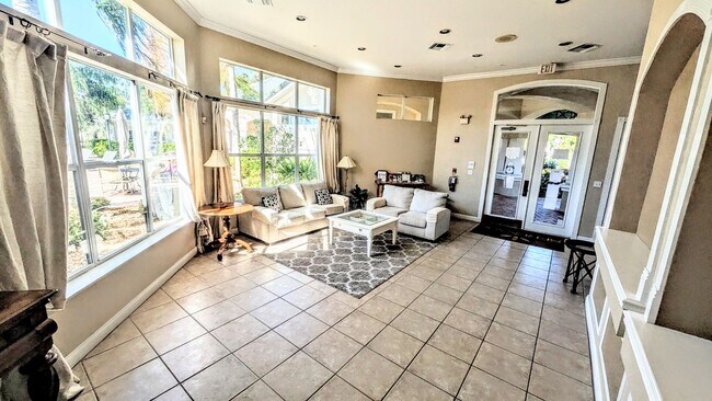 Building Photo - 6-12 month TURNKEY FURNISHED GOUNG FLOOR 2/2 CONDO