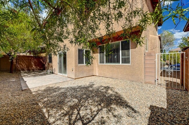 Building Photo - *MOUNTAINS EDGE 3 BED 2.5 BATH * COMMUNITY POOL, FITNESS CENTER, AND SPA *