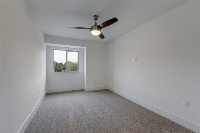 Building Photo - 402 Conservation Dr