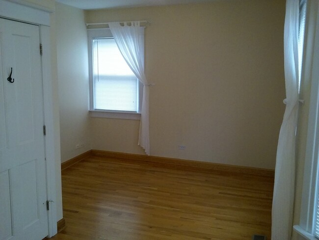 Building Photo - 407 S Hough St