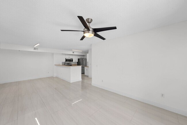 Building Photo - ANNUAL UNFURNISHED 2/2 IN NAPLES!!