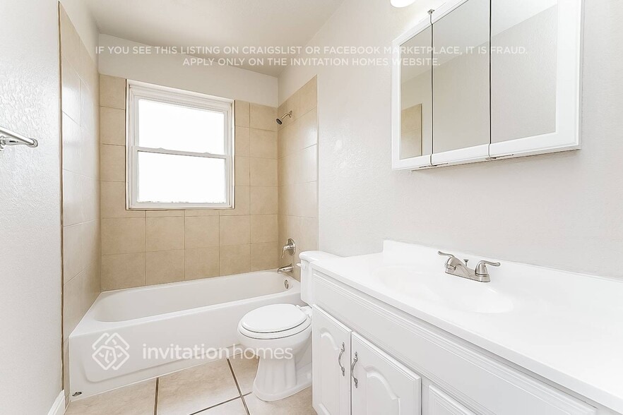 Building Photo - 5561 Xanadu St