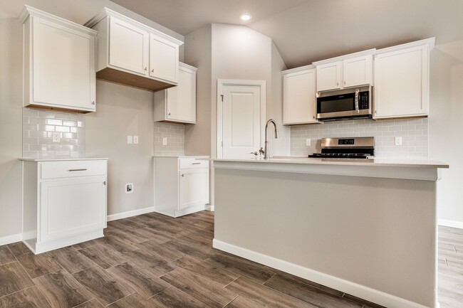 Building Photo - Available in Mustang. Showings begin Frida...