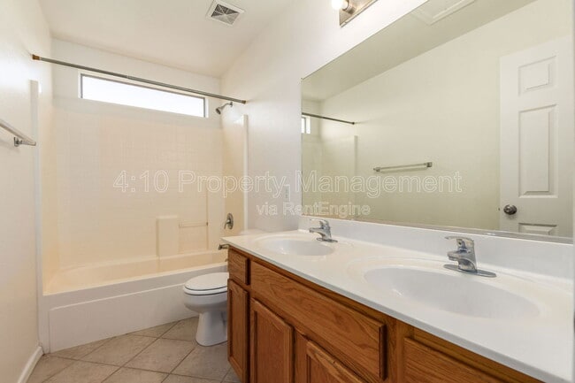 Building Photo - 2320 W Allens Peak Dr