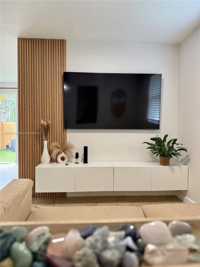 Building Photo - 1034 NE 208th St