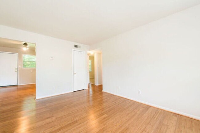 Building Photo - Arbors of East Atlanta