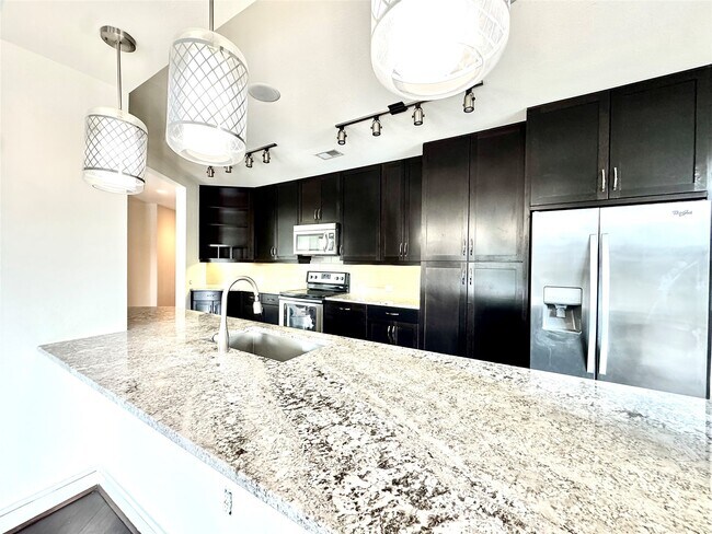 Building Photo - 2303 Mid Ln