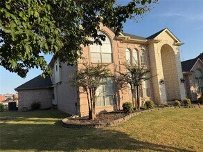 Building Photo - 3400 Silverwood Dr