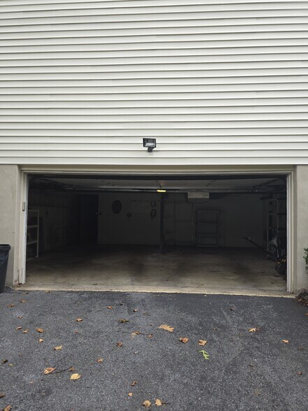 2 car garage - 176 Primrose Dr