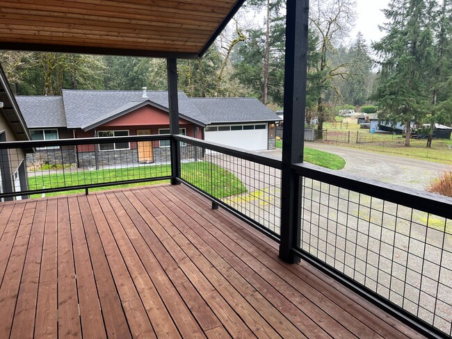 Primary Photo - Charming upstairs apartment