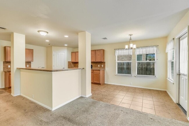 Building Photo - 516 Lark St