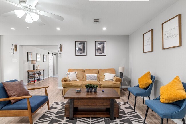 Building Photo - 2753 Larkspur Ln