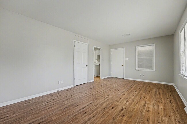 Building Photo - Stunning 3 bedroom 1 bath Home For Rent