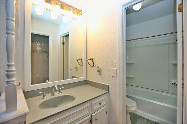 Building Photo - 10616 Mellow Meadow Dr