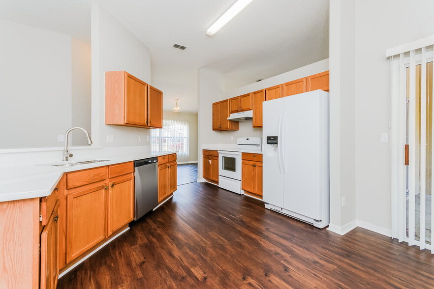 Building Photo - 640 Tranquility St