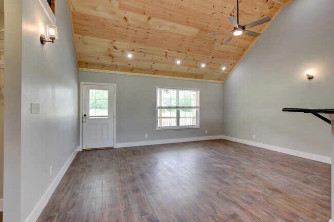 Building Photo - 5821 Highland Lick Rd