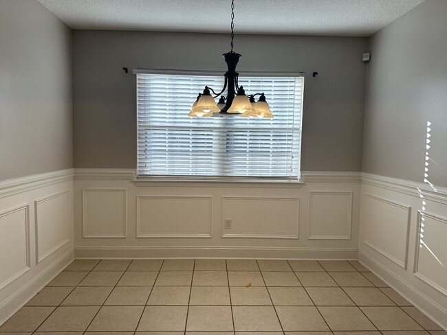 Building Photo - 59 Forest St NE