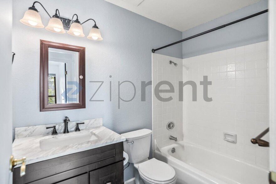 Building Photo - 1544 Bailey Rd