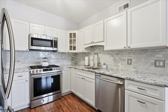 Building Photo - 58A Ridgedale Ave
