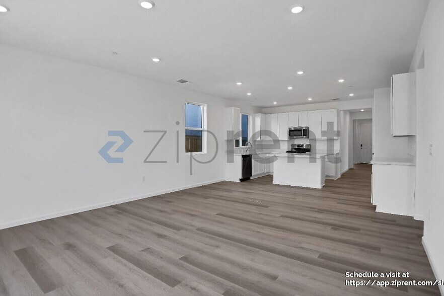 Building Photo - 15474 Hedges Dr