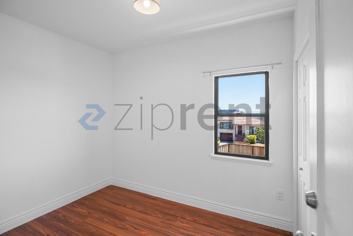 Building Photo - Unit