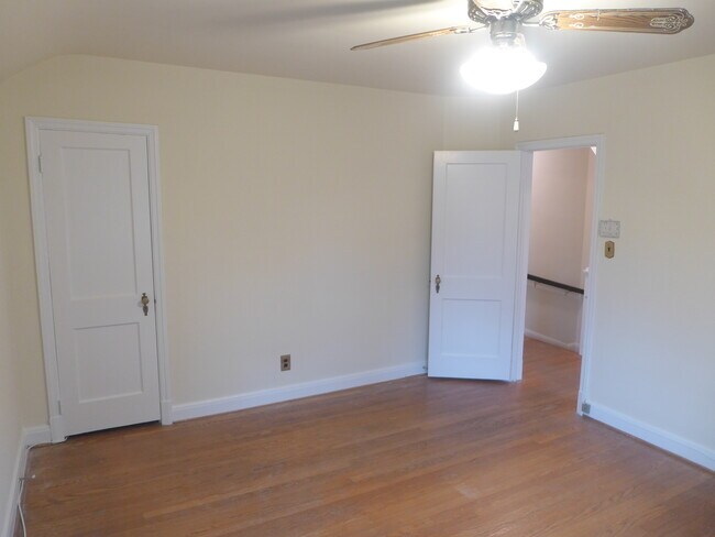 Building Photo - 300 Woodbourne Ave