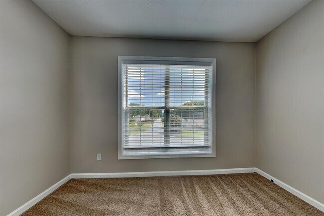 Building Photo - 5450 Princeton Oaks Dr