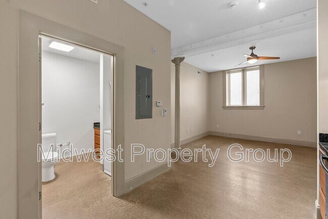 Building Photo - 4244 Chouteau Ave