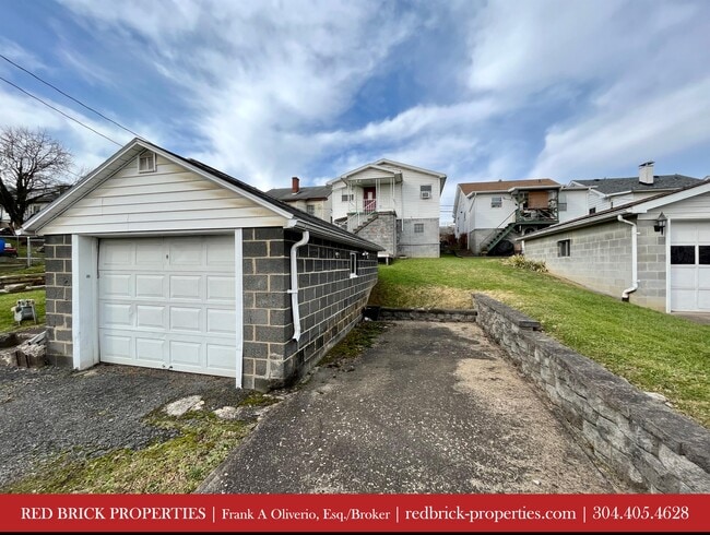 Building Photo - 912 Gaston Ave