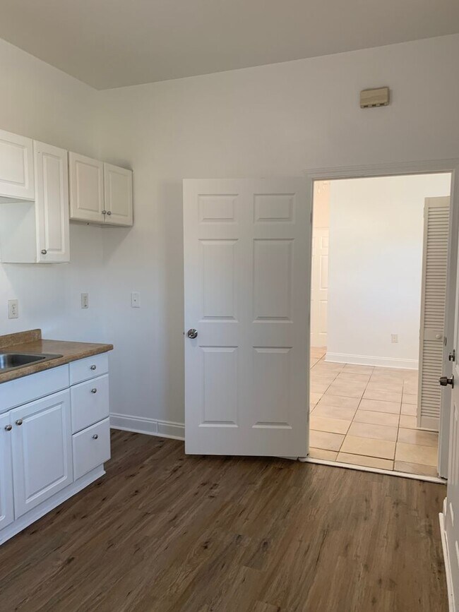 Building Photo - 8809 Colapissa St