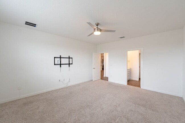 Building Photo - Modern 4 bedroom, 3 bathroom home in Canta...