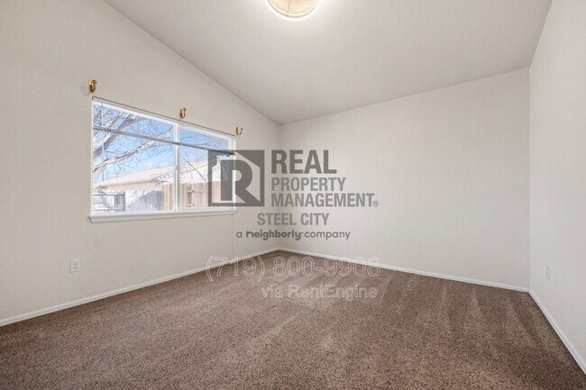 Building Photo - 1014 Pinecrest Dr