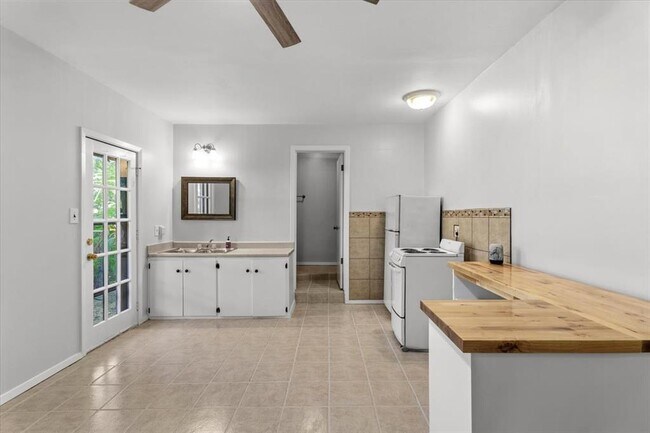 Building Photo - 3210 Bruce Dr