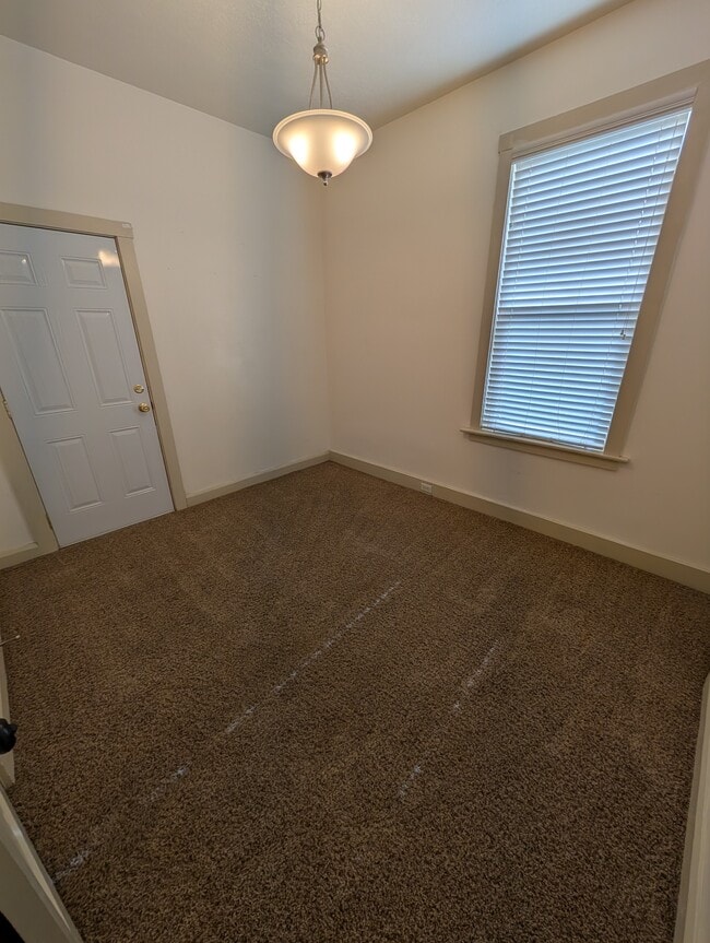 Building Photo - 207 E 100 N