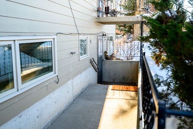 Building Photo - 302-308 N 11th Ave